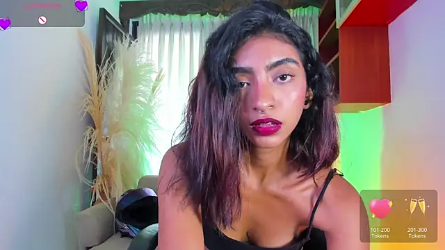 Snapshot of HottieVeroo_ chatting on July 2026 08:17:02 PM HottieVeroo online show from July 2026 08:17:02 PM