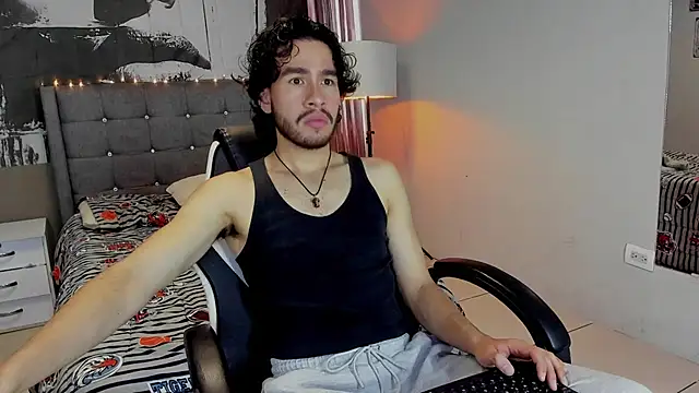 Snapshot of theo_riviera chatting on June 2026 01:47:01 PM theo riviera online show from June 2026 01:47:01 PM