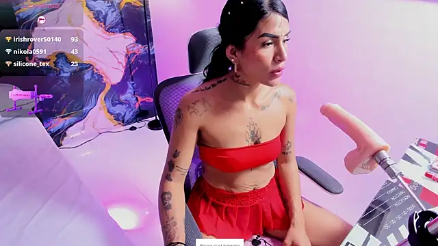 Snapshot of Alanna_Wild chatting on June 2026 12:32:02 AM Alanna Wild online show from June 2026 12:32:02 AM