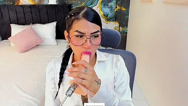 Snapshot of Alanna_Wild chatting on June 2026 07:11:01 PM Alanna Wild online show from June 2026 07:11:01 PM