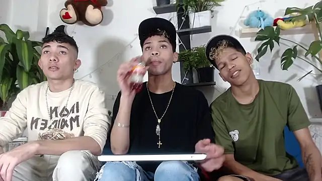 STRANGER BOYS online show from May 2026 10:18:01 PM