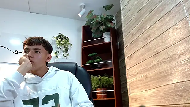 Snapshot of Ryan_grayx chatting on May 2026 02:36:02 PM Ryan grayx online show from May 2026 02:36:02 PM