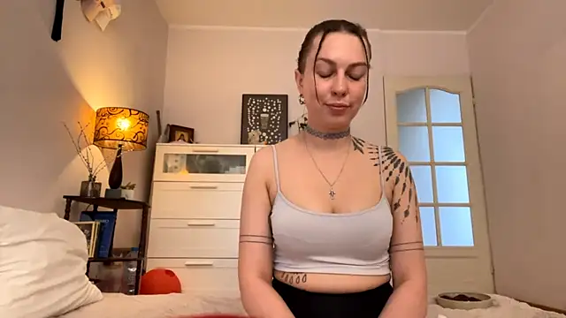 Snapshot of EvelynCharm_ chatting on May 2026 02:24:02 PM EvelynCharm online show from May 2026 02:24:02 PM