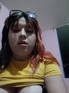 Snapshot of curvy_latina chatting on July 2026 05:12:01 AM curvy latina online show from July 2026 05:12:01 AM