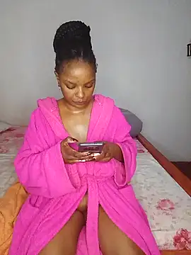 Snapshot of creamiequeen chatting on June 2026 11:05:01 AM creamiequeen online show from June 2026 11:05:01 AM