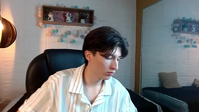 Snapshot of Marcoviolet chatting on June 2026 07:23:01 PM Marcoviolet online show from June 2026 07:23:01 PM