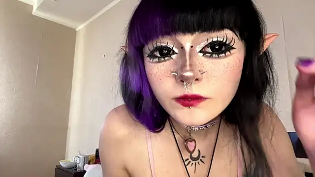 HolyCute online show from June 2026 02:14:01 PM