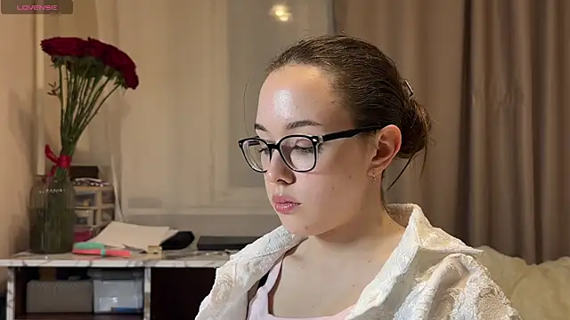 KiraKiss7 online show from June 2026 07:20:01 PM