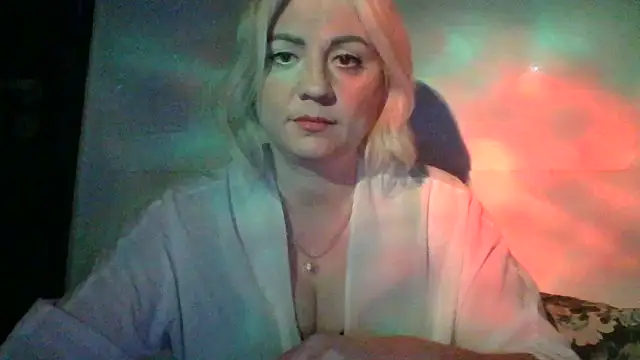 Snapshot of LunaaKiss chatting on June 2026 08:20:02 PM LunaaKiss online show from June 2026 08:20:02 PM