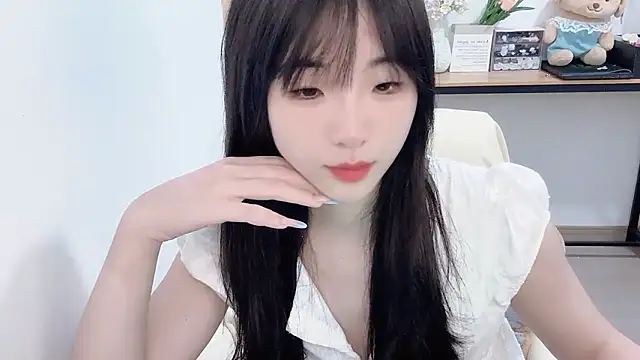 Snapshot of Louise-3 chatting on July 2026 10:09:02 PM Louise-3 online show from July 2026 10:09:02 PM