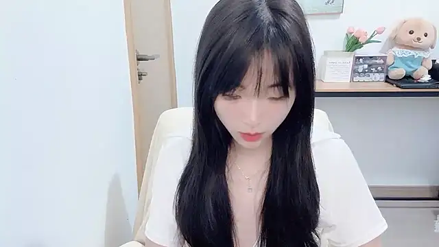 Snapshot of Louise-3 chatting on July 2026 10:10:02 AM Louise-3 online show from July 2026 10:10:02 AM