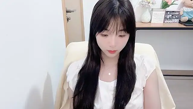 Snapshot of Louise-3 chatting on July 2026 10:16:01 PM Louise-3 online show from July 2026 10:16:01 PM
