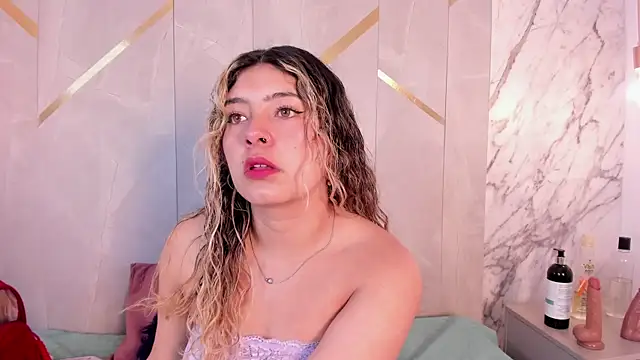 Snapshot of ChloeBelle_ chatting on June 2026 12:42:02 PM ChloeBelle online show from June 2026 12:42:02 PM
