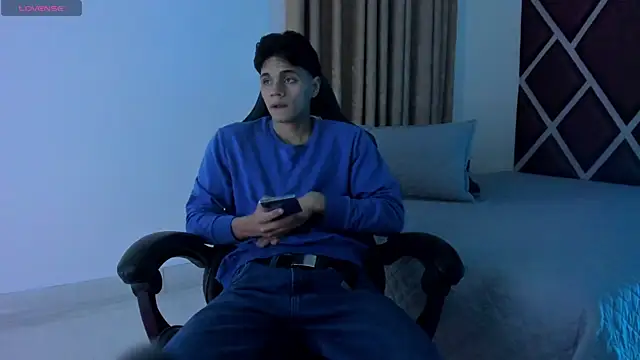 Snapshot of Ithan_Hott chatting on July 2026 03:13:01 AM Ithan Hott online show from July 2026 03:13:01 AM