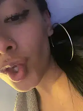 Snapshot of Skinytwin chatting on June 2026 03:30:01 AM Skinytwin online show from June 2026 03:30:01 AM