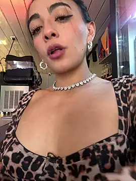 Snapshot of Skinytwin chatting on July 2026 08:11:01 PM Skinytwin online show from July 2026 08:11:01 PM