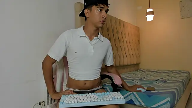 Snapshot of Samir_19XX chatting on July 2026 03:33:02 AM Samir 19XX online show from July 2026 03:33:02 AM
