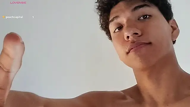 Snapshot of Maximiliano_Young chatting on July 2026 12:32:02 PM Maximiliano Young online show from July 2026 12:32:02 PM