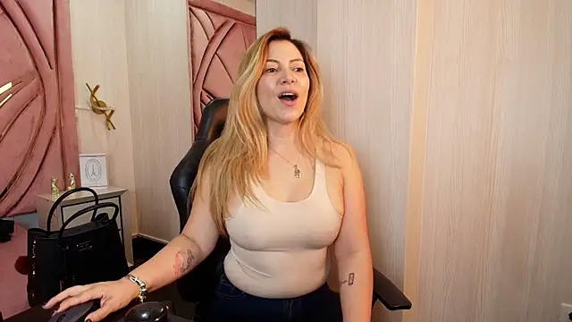 pamelaQenn2 online show from July 2026 07:49:02 PM