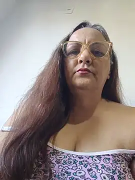 Snapshot of Your_Momy69 chatting on May 2026 01:40:02 PM Your Momy69 online show from May 2026 01:40:02 PM