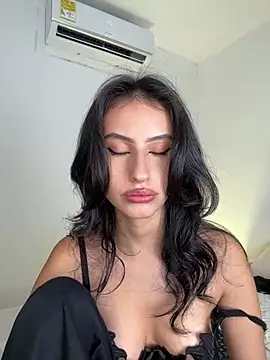 Zoe Mrlx online show from June 2026 12:17:01 PM