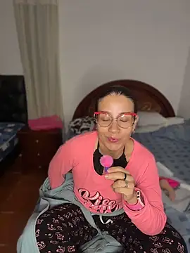 Snapshot of ArielFerrara chatting on June 2026 05:05:02 AM ArielFerrara online show from June 2026 05:05:02 AM