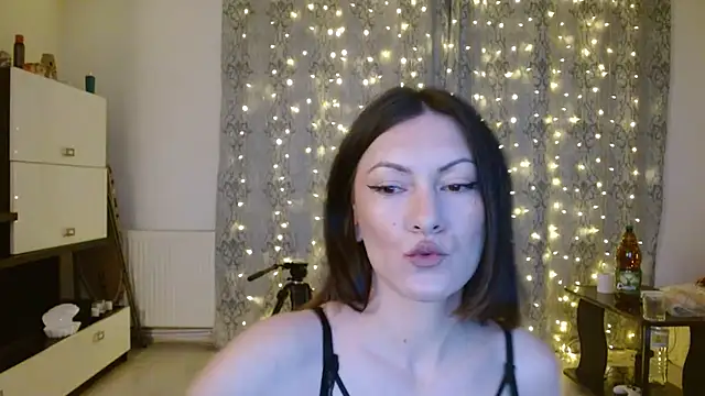 Snapshot of LoraBelle12 chatting on June 2026 08:42:01 PM LoraBelle12 online show from June 2026 08:42:01 PM
