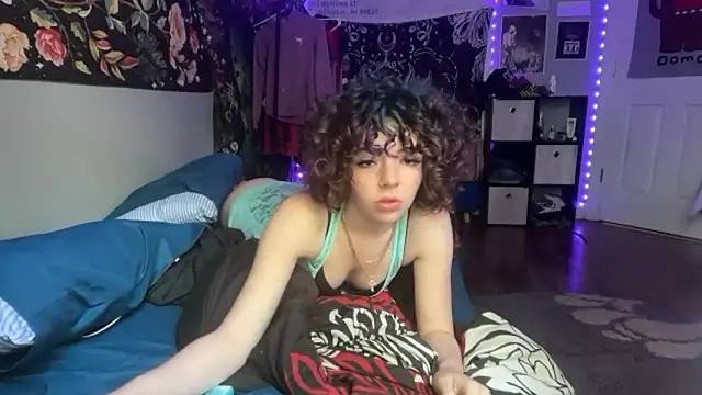 petitewhitebaee online show from June 2026 05:04:02 PM