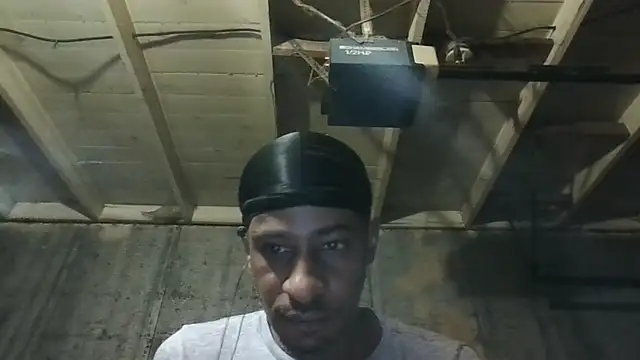 Snapshot of Leo99842 chatting on June 2026 02:33:01 AM Leo99842 online show from June 2026 02:33:01 AM