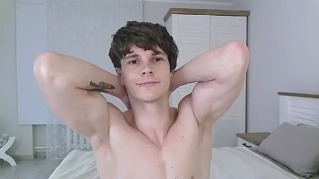 Snapshot of Eric_Crush chatting on June 2026 04:18:02 AM Eric Crush online show from June 2026 04:18:02 AM