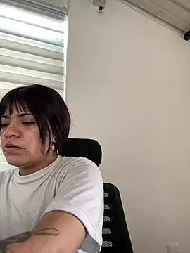 Snapshot of AngieRousse chatting on June 2026 12:25:02 PM AngieRousse online show from June 2026 12:25:02 PM