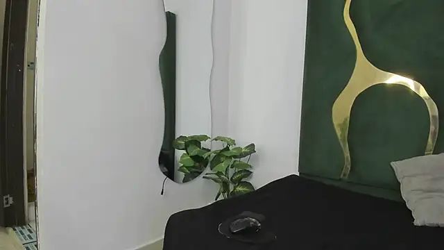 Mila petiteasm online show from June 2026 12:33:01 PM