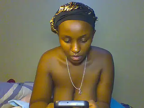 Snapshot of Sexie_bobbies chatting on June 2026 08:13:01 PM Sexie bobbies online show from June 2026 08:13:01 PM