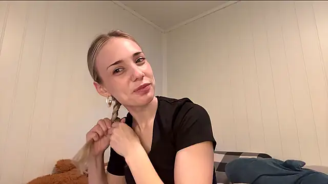 Snapshot of OlyMayer chatting on June 2026 08:25:02 AM OlyMayer online show from June 2026 08:25:02 AM