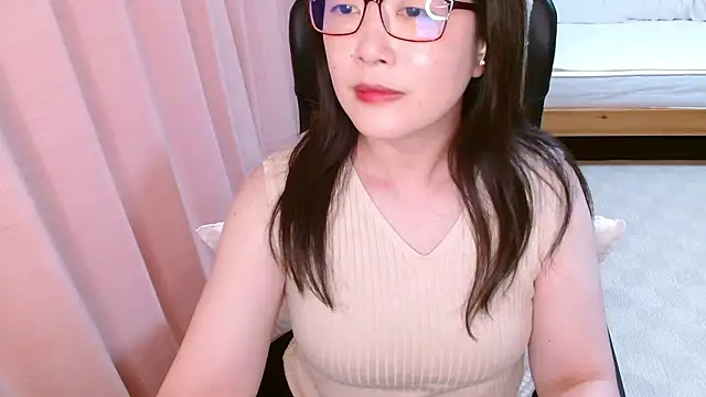 Snapshot of LENA-xo chatting on June 2026 06:15:02 AM LENA-xo online show from June 2026 06:15:02 AM