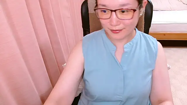 Snapshot of LENA-xo chatting on June 2026 03:57:01 PM LENA-xo online show from June 2026 03:57:01 PM