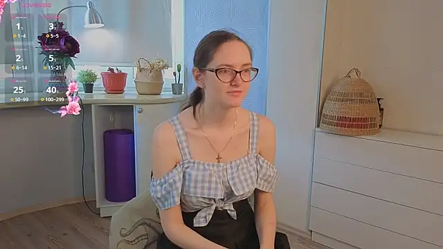 Snapshot of EstelaWeninger chatting on July 2026 04:04:02 AM EstelaWeninger online show from July 2026 04:04:02 AM