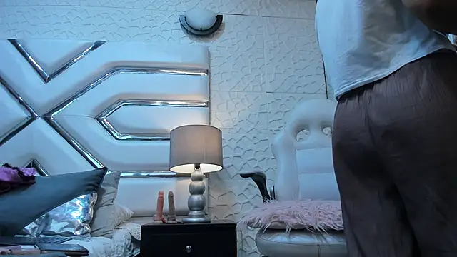 Chloe Belll online show from June 2026 02:26:02 PM