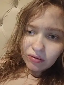 Snapshot of _AngelaGarcia_ chatting on June 2026 05:35:02 PM AngelaGarcia online show from June 2026 05:35:02 PM