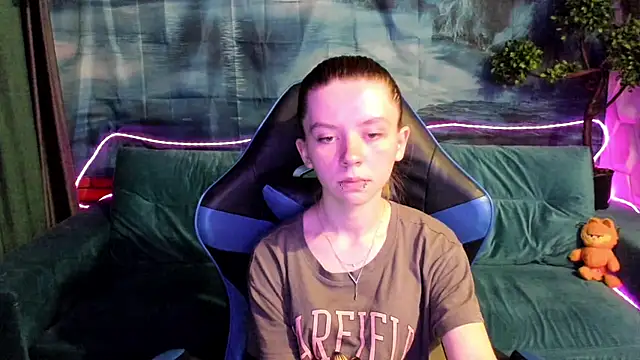 Snapshot of CarolInWonderland chatting on June 2026 08:41:02 AM CarolInWonderland online show from June 2026 08:41:02 AM