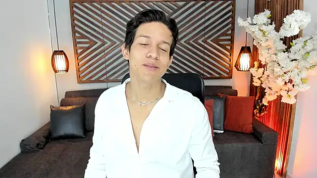 Snapshot of LevinFox chatting on June 2026 11:24:02 AM LevinFox online show from June 2026 11:24:02 AM