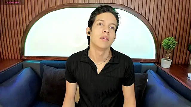 Snapshot of LevinFox chatting on July 2026 11:38:01 AM LevinFox online show from July 2026 11:38:01 AM