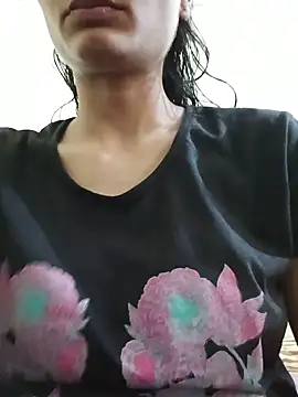 Snapshot of Shaina01 chatting on June 2026 10:28:02 AM Shaina01 online show from June 2026 10:28:02 AM