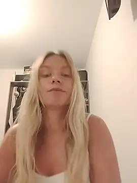 Snapshot of NinaHola chatting on June 2026 06:50:01 PM NinaHola online show from June 2026 06:50:01 PM