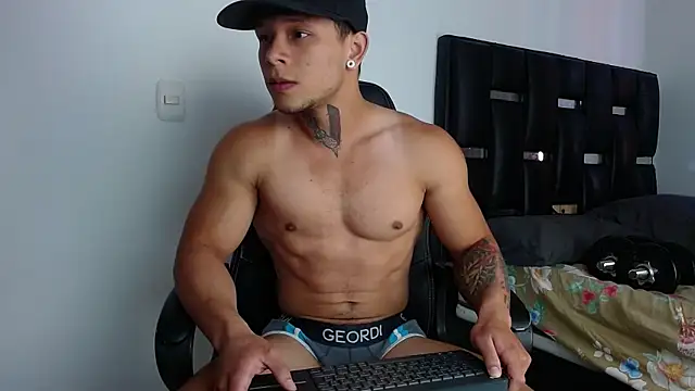 Snapshot of Erosscott_ chatting on June 2026 08:40:02 PM Erosscott online show from June 2026 08:40:02 PM