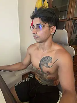 Snapshot of David_Tresh5 chatting on June 2026 01:00:02 PM David Tresh5 online show from June 2026 01:00:02 PM