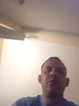 Snapshot of SingingTrunks chatting on July 2026 11:53:02 PM SingingTrunks online show from July 2026 11:53:02 PM