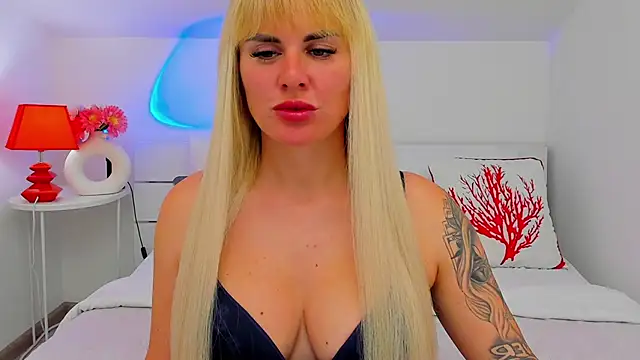 Snapshot of LilyDav chatting on June 2026 05:19:02 AM LilyDav online show from June 2026 05:19:02 AM