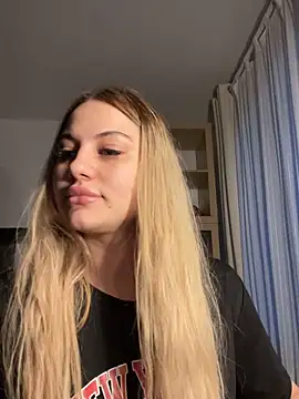 Snapshot of DariaSellen chatting on June 2026 06:17:01 PM DariaSellen online show from June 2026 06:17:01 PM