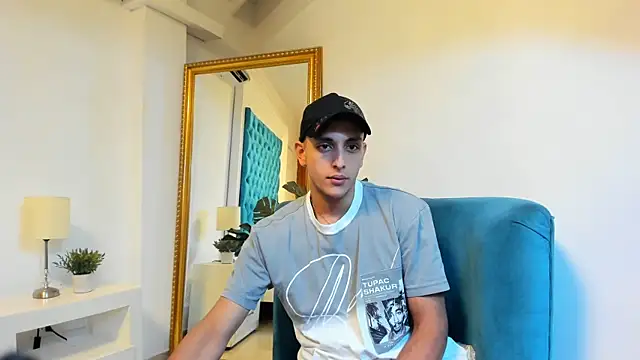 Snapshot of luca_gael chatting on June 2026 01:37:01 PM luca gael online show from June 2026 01:37:01 PM